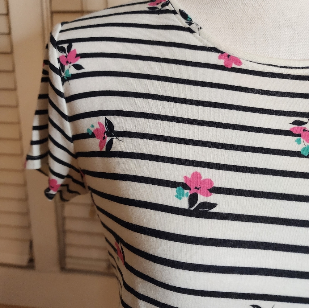 Croft and Barrow Women's Floral Graphic Design T-shirt - Picture 4 of 10